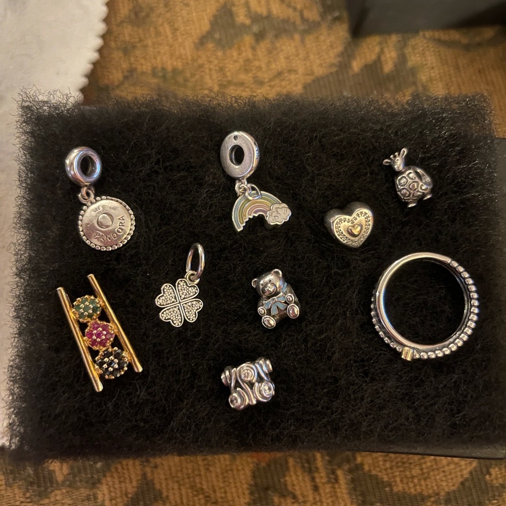 To Trade. PLS do not buy. Ring has real gold and a genuine diamond.